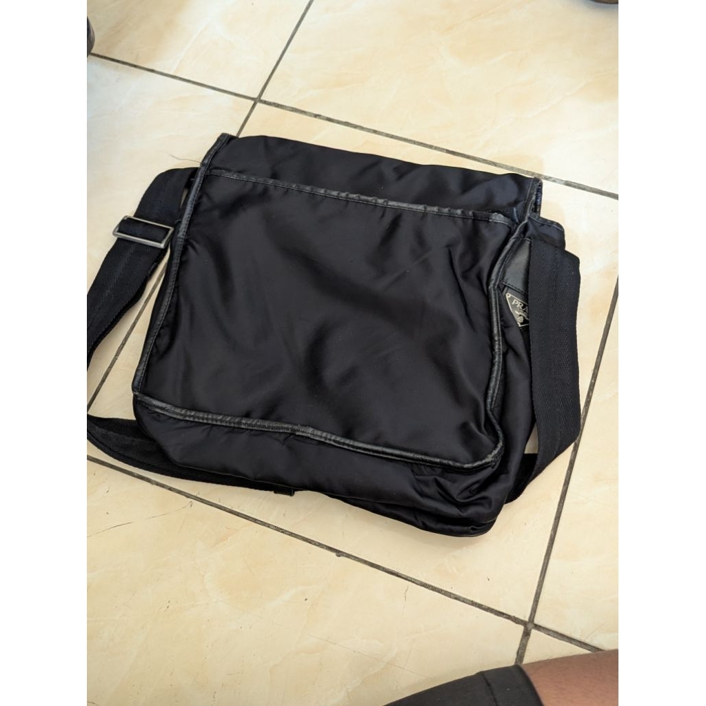 Tas Slempang Prada