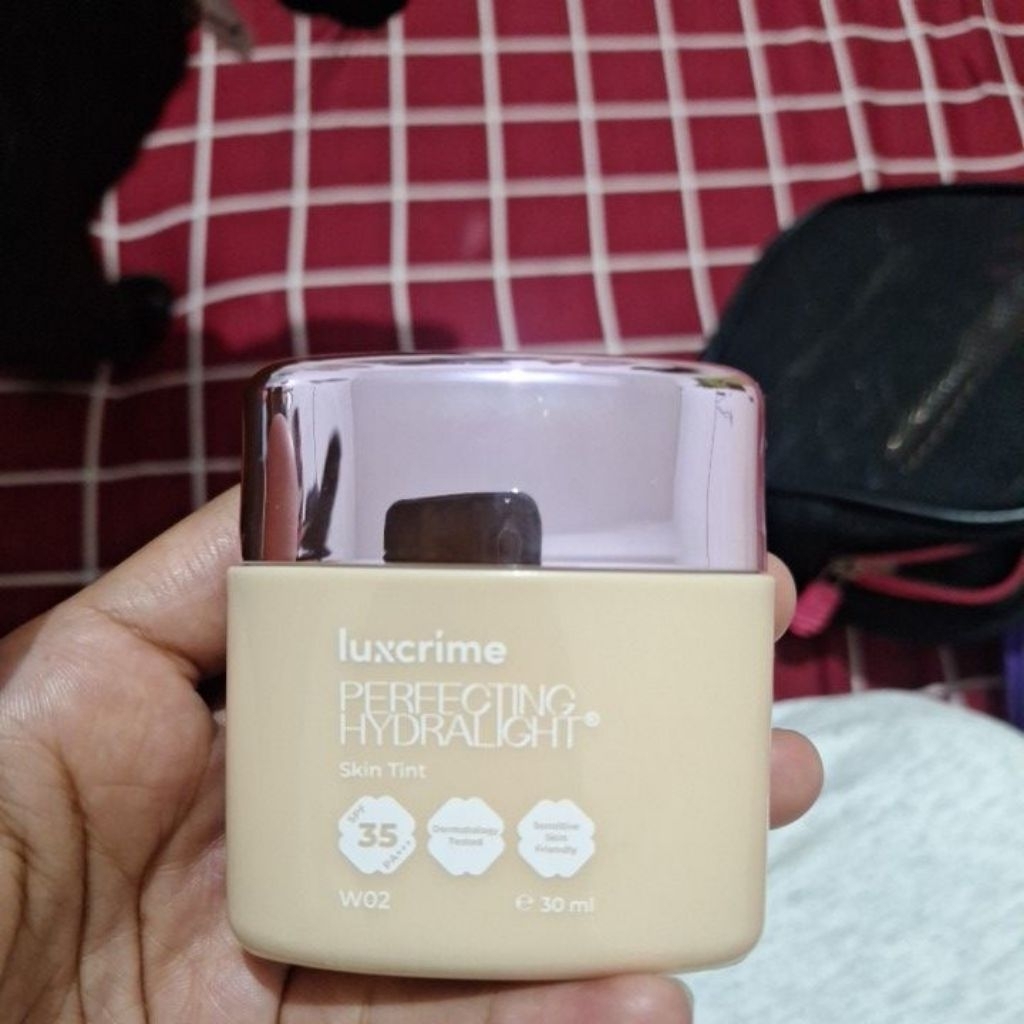 Luxcrime perfecting hydralight skintint (shade w02)