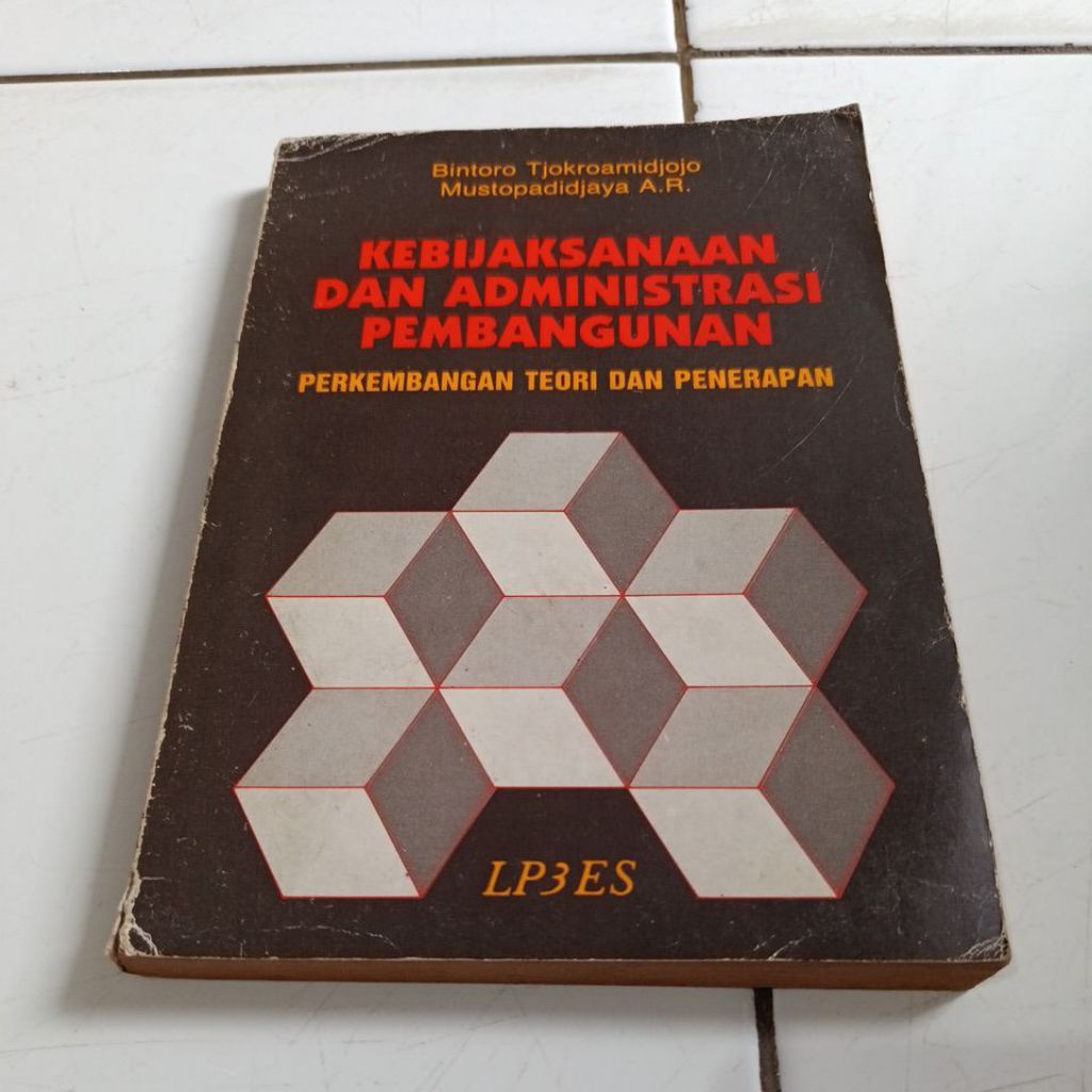 KEBIJAKSANAAN DAN ADMINISTRASI PEMBANGUNAN PERKEMBANGAN TEORI DAN PENERAPAN