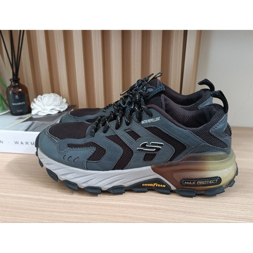 Skechers Outdoor Max Protect
