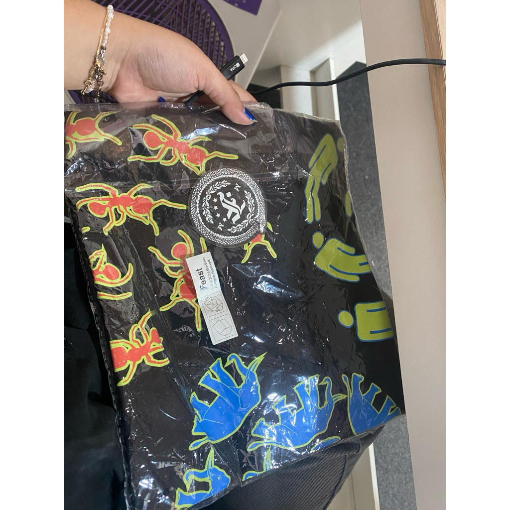 .feast / merch feast / gajah semut manusia / merch original / sing dance & you / sdy original / merc