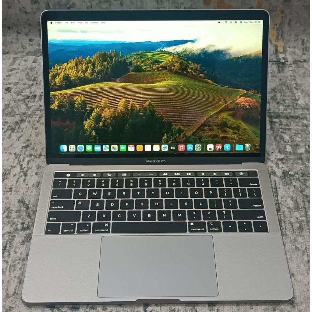 MacBook Pro TouchBar 13 2017 Core i7 -3.5GHz 16GB 1TB Space Gray iBox Like New