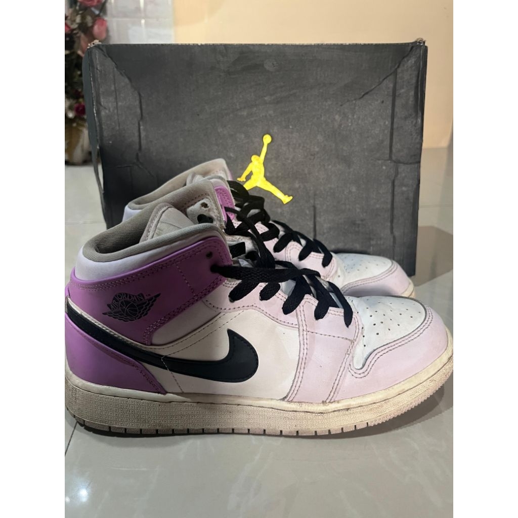 Sepatu preloved Air Jordan 1 MID LAVENVER / barely Grape /black and white