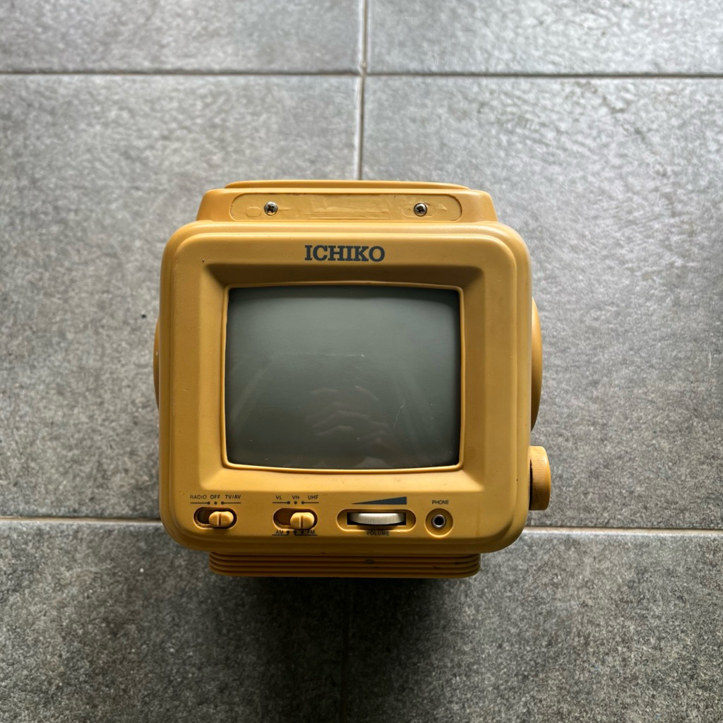 tv jadul antik buat pajangan dekorasi