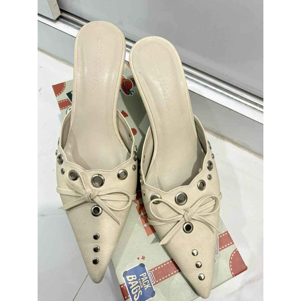 Preloved Heels Merk BienBali - Matilda Eyelet Heels (7cm). Bien x Valerie Pola