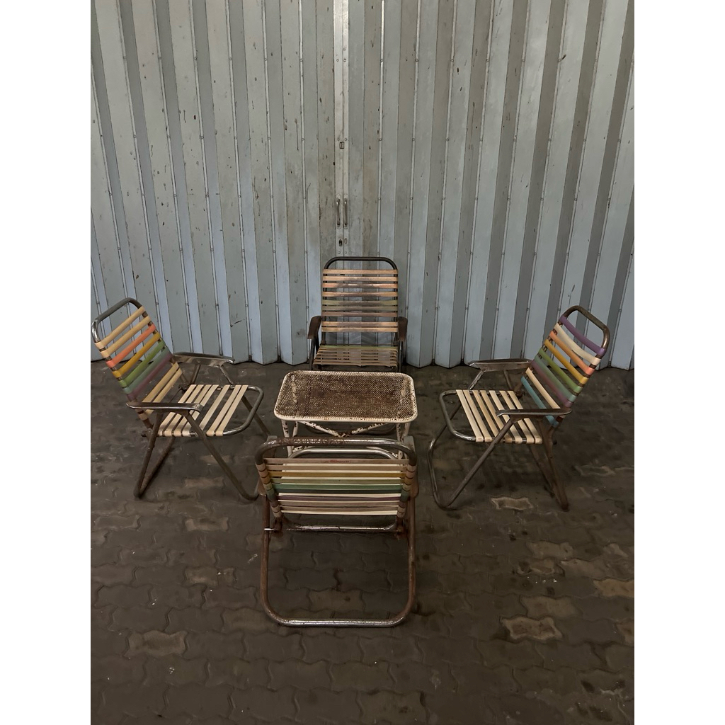 Satu Set (1 Meja 4 Kursi) Kursi Pentil Karet Pelangi Vintage lawas jadul kuno unik antik