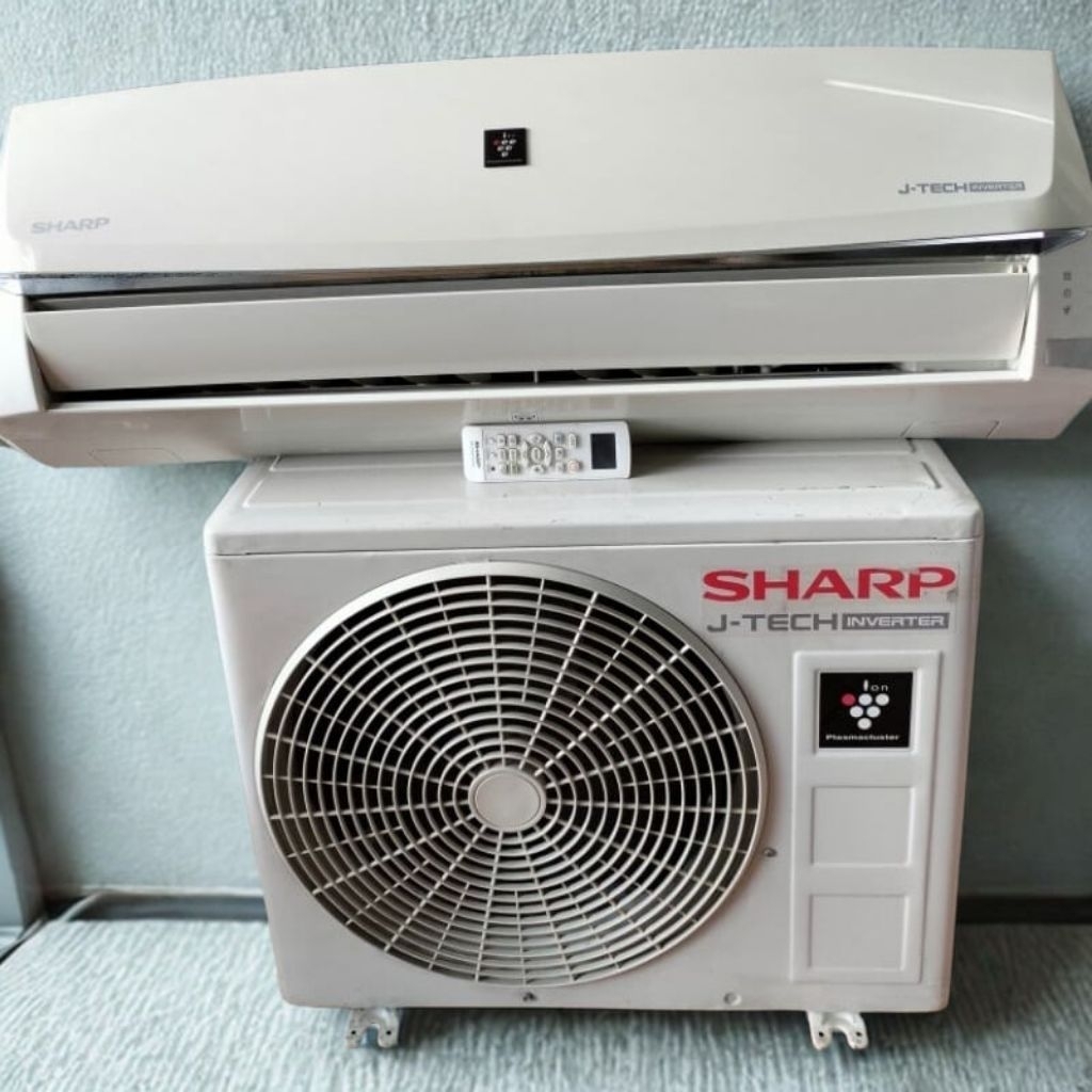 Di Jual AC 1 PK SHARP INVERTER Second Indoor dan Outdoor Include pipa penyanggah kabel