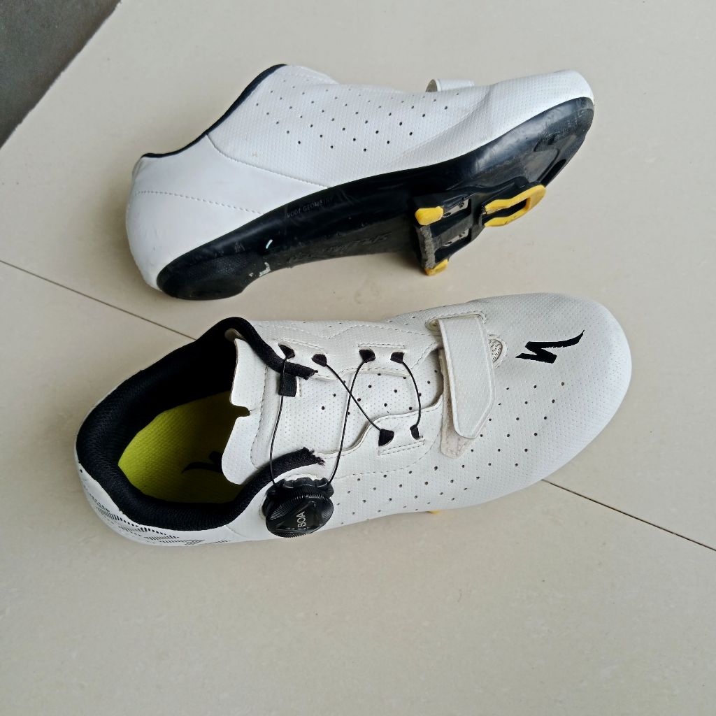 BACA DESKRIPSI & SPESIFIKASI Sepatu Specialized torch 1.0 + cleats Shimano roadbike shoes, sepatu cl