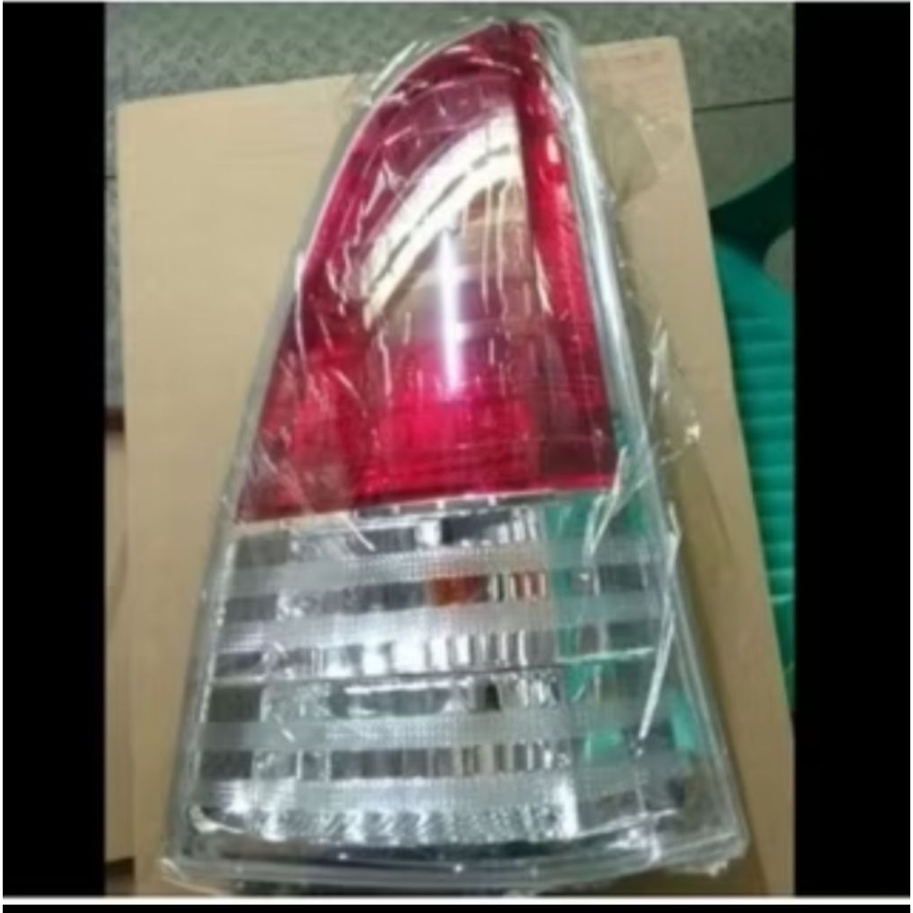 stoplamp lampu belakang Innova 2010 kanan