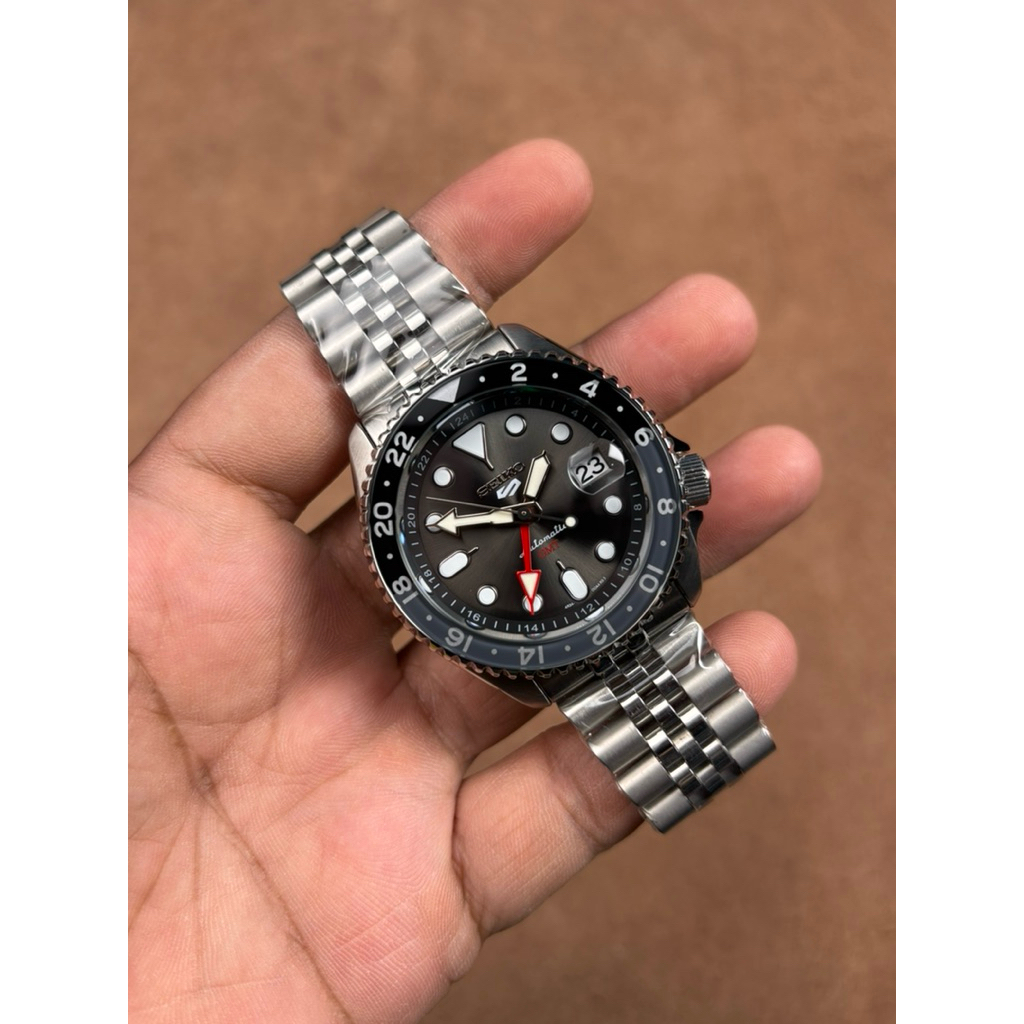JAM TANGAN PRIA SEIKO 5 AUTOMATIC GMT CUSTOM 4R34 00A0 GREY DIAL