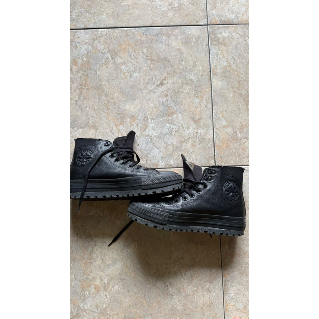 Converse Hitam