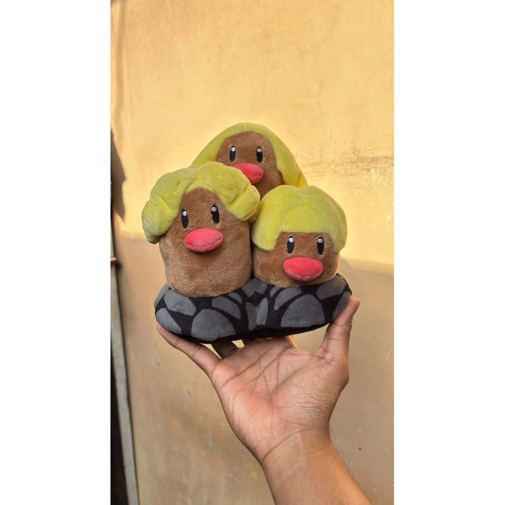 Rare Boneka pokemon alolan dutrio ori pokemon center