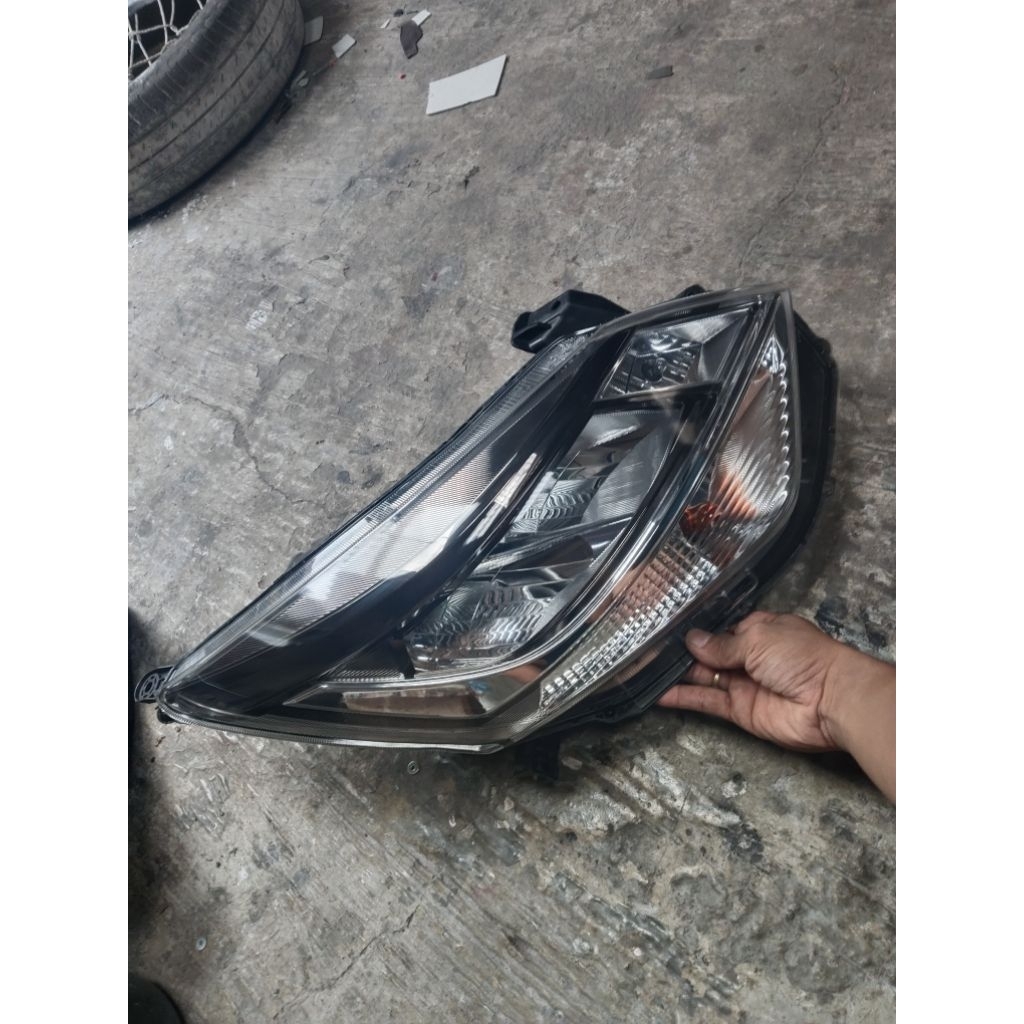 Lampu depan calya sigra Original