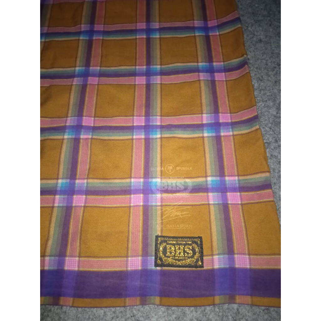 SARUNG BHS KBS FULL SUTRA GOLD tidak ada bolong/sobek hanya pemakaian
