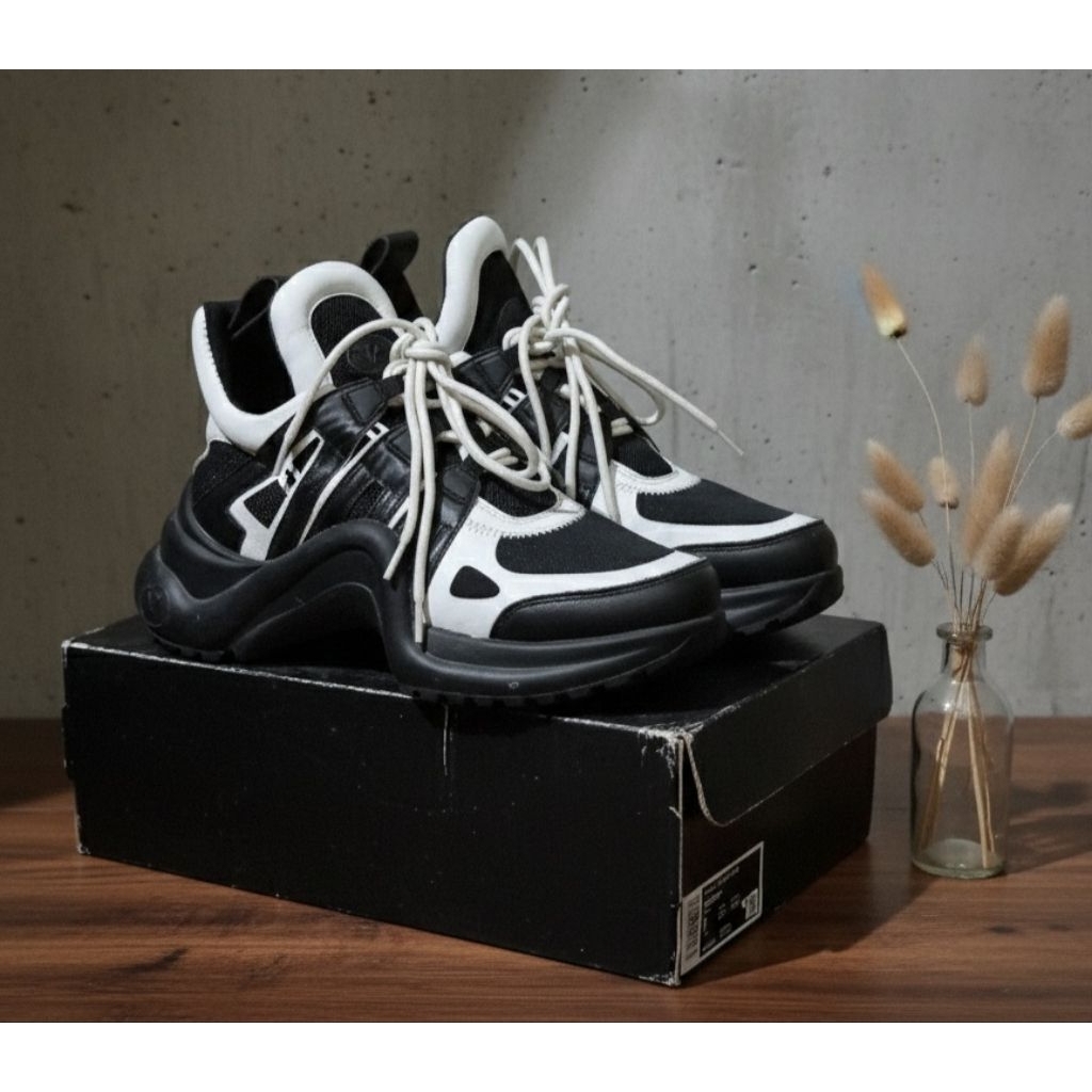 Sepatu Sneakers Casual Wanita / Archlight Sneaker Black - White Mesh / Hitam Putih