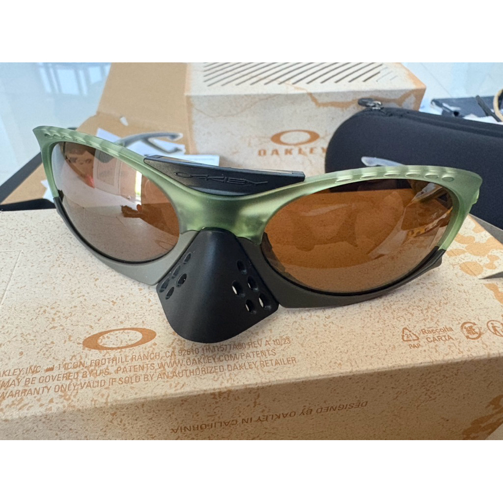 Oakley plantaris