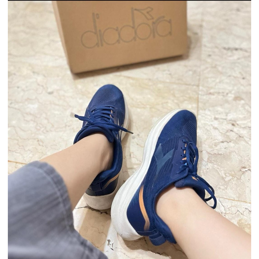 sepatu diadora original/second like new/sepatu deadora/sepatu olahraga multifungsi/sepatu futsal/sep