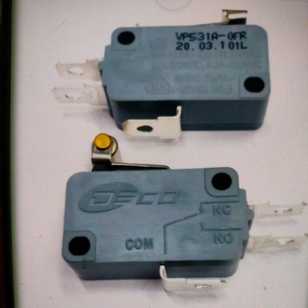 Limit Switch Roda Pendek Abu Abu 7-3 DECO ( Deco ) LIMIT SWITCH RODA PENDEK