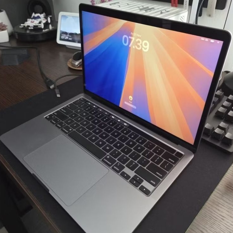 Apple Macbook Pro M1 2020 With Touchbar 8GB/256GB