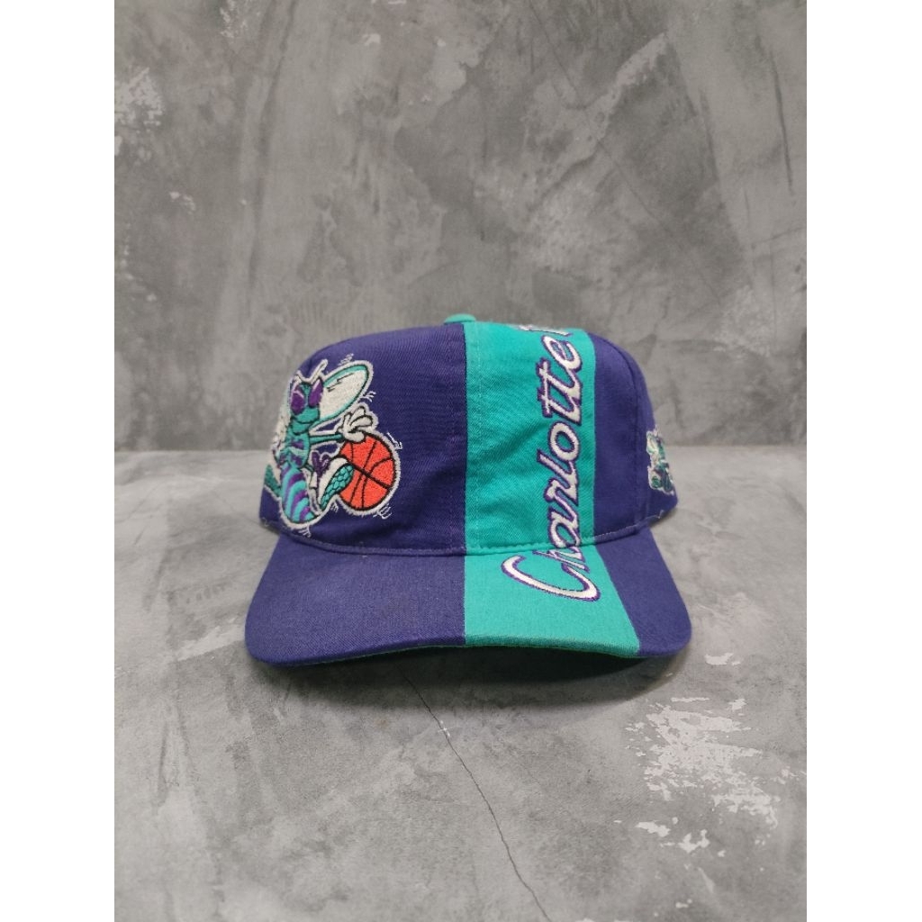 Snapback Vintage Charlotte Hornets Sports Specialties