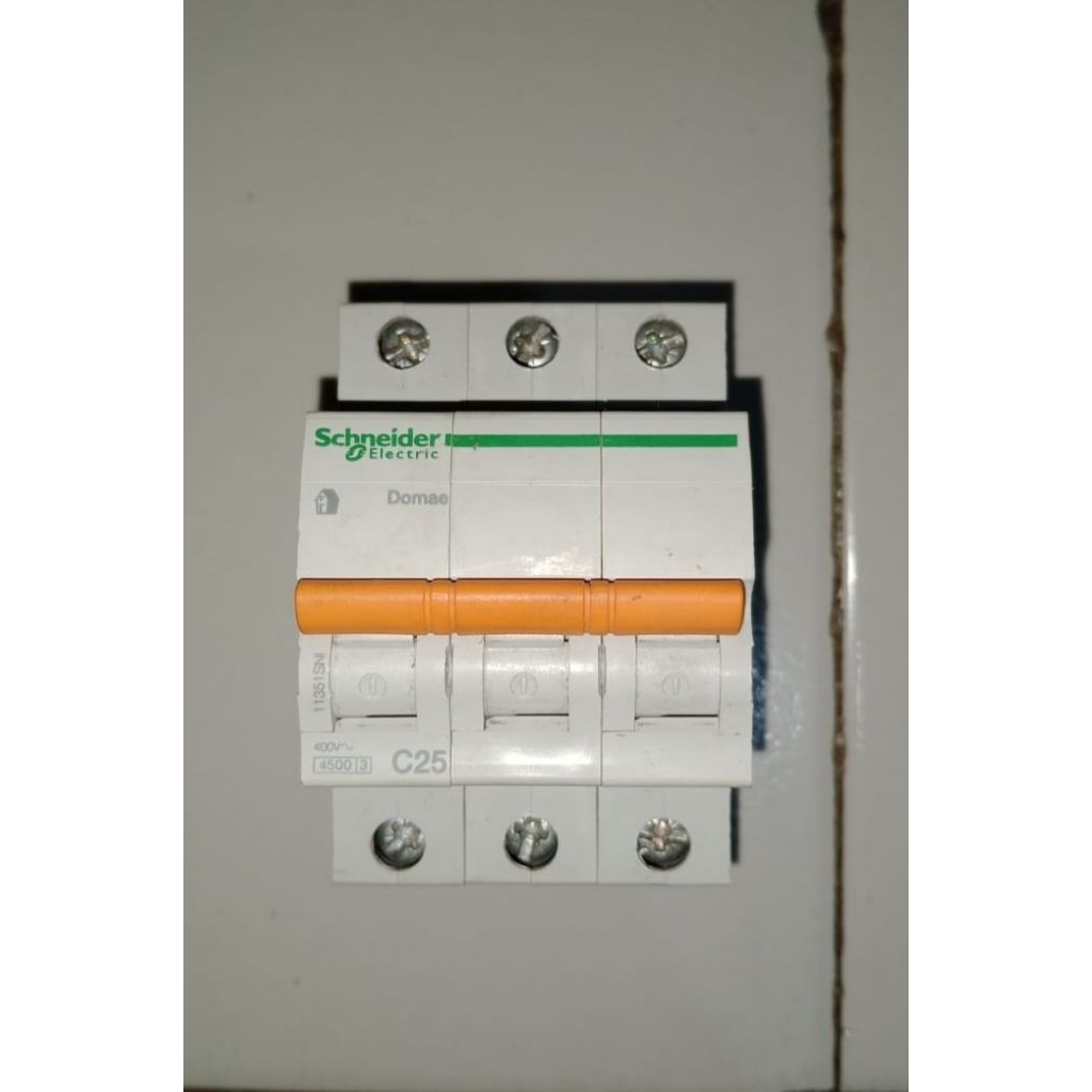MCB SCHNEIDER 25A 3Phase