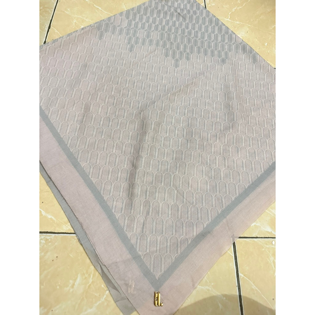 PRELOVED SCARF HEYLOCAL BUTTONSCARVES ZD