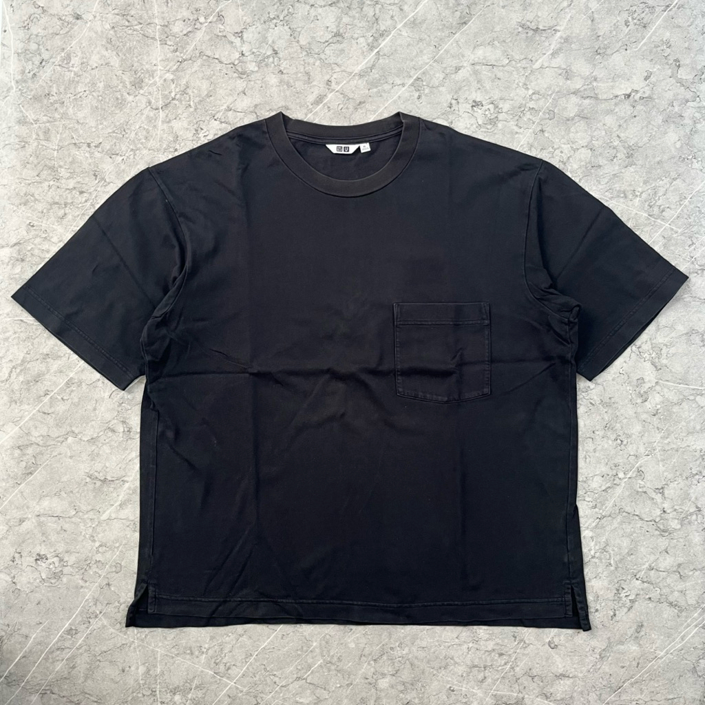 KAOS UNIQLO U POCKET BLACK XL SECOND