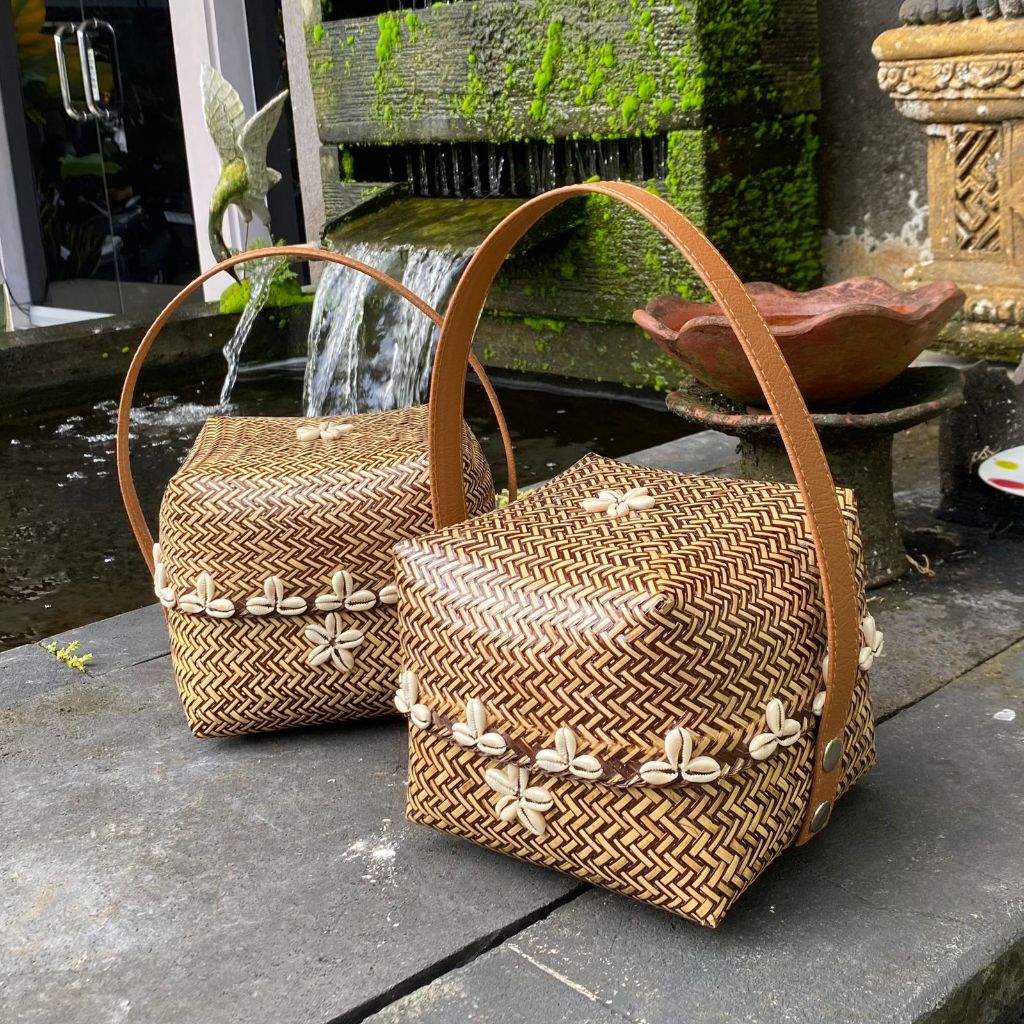Decocraft Bali - Tas Canang Small Bahan Kulit Bambu Warna Antik Hiasan Kerang