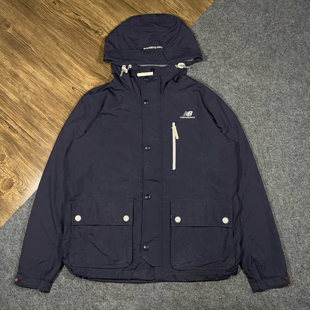 Jaket outdoor New Balance
