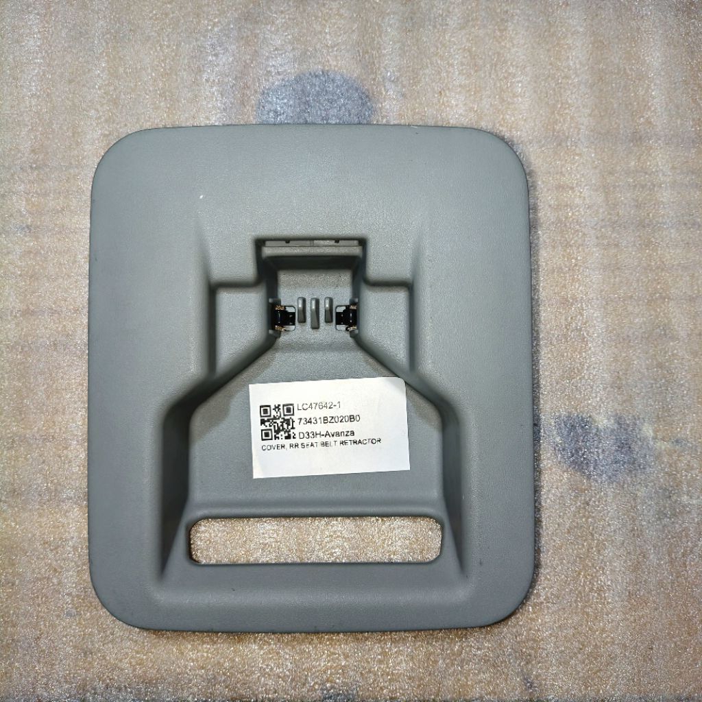 Cover Seat Belt Toyota Avanza Veloz 2022 Up Original