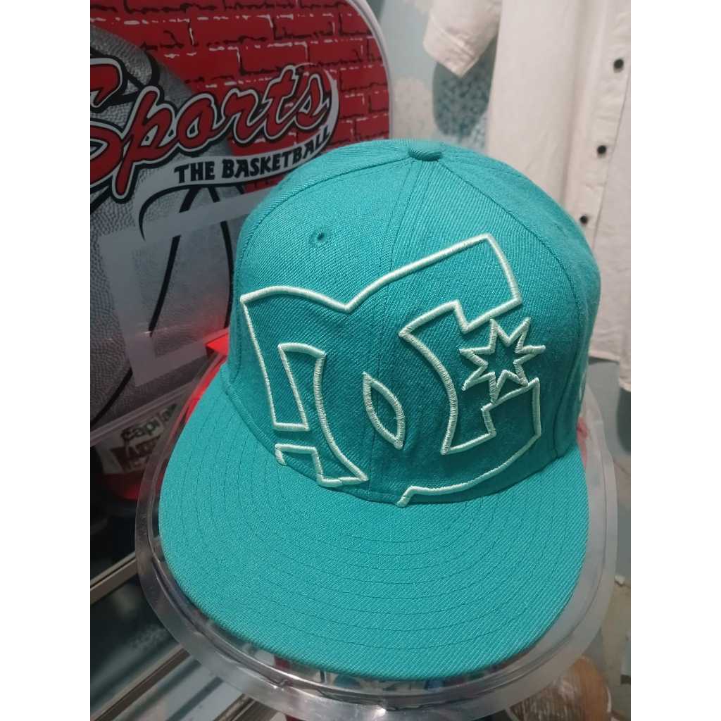 Topi snapback NEW ERA X BIG LOGO DC 7 3/8 ORIGINAL