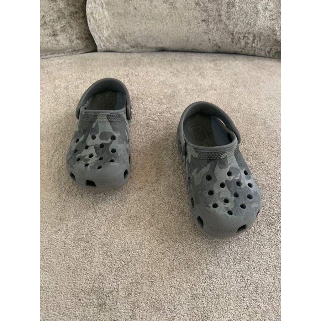 sandal Crocs Camo anak preloved