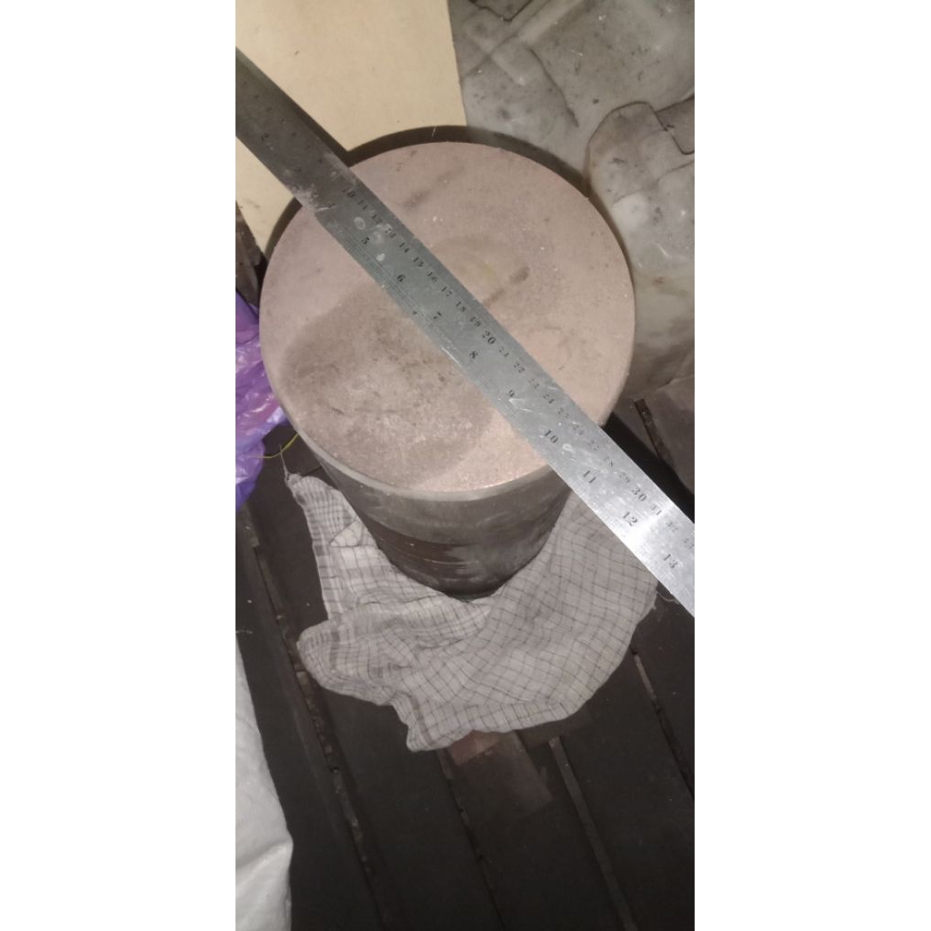 Landasan Besi Paron Besar