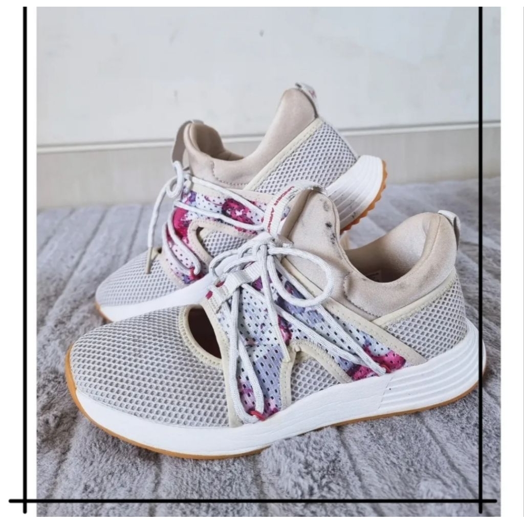 Sepatu Running Wanita Under Armour Warna Abu Pink – Nyaman & Ringan