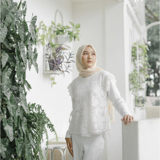 Delova Wardrobe - ELSA VEST Brukat Modern Casual | Vintage Bordir Premium Outfit Atasan Wanita Outer Rompi Tali Renda Luaran Baju Pakaian Tulle Tile Lace Brokat Prada Viral Lebaran Raya Kebaya Kondangan Wisuda Kekinian Simple Elegan Putih White Stylish
