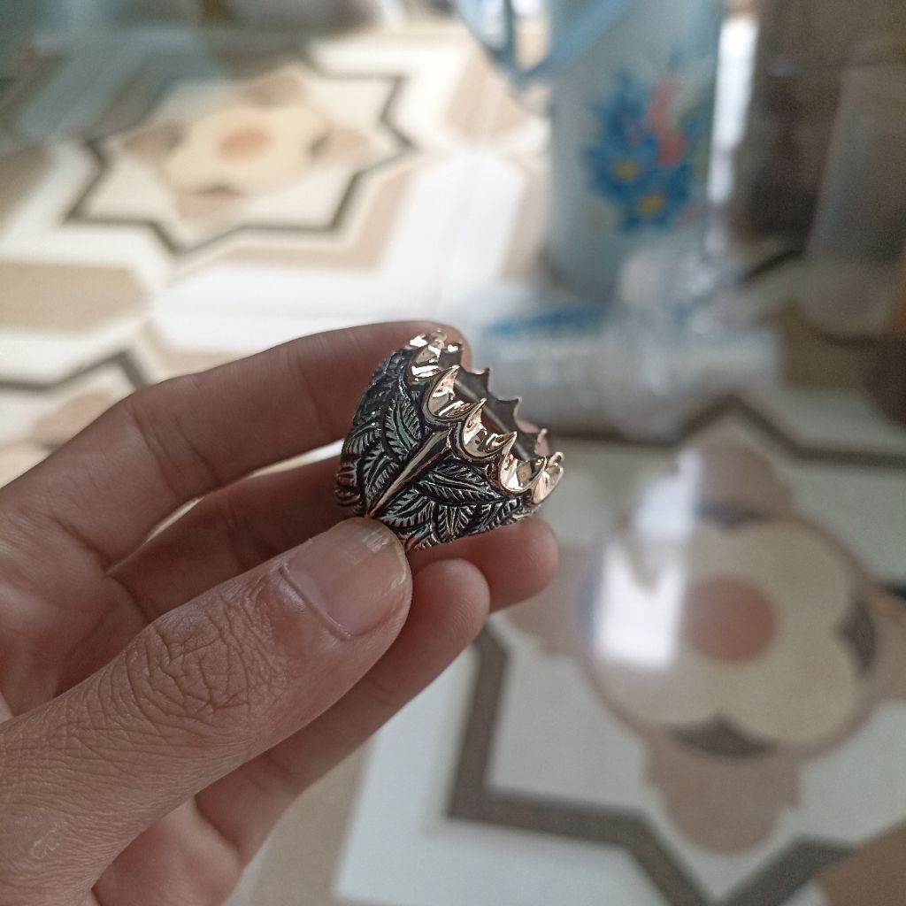 CINCIN/EMBAN/IKETAN RING BATU PIRUS PERSIA LAWASAN KRAMAT MODEL UKIR MEWAH DAN ELEGAN BAHAN KUNINGAN