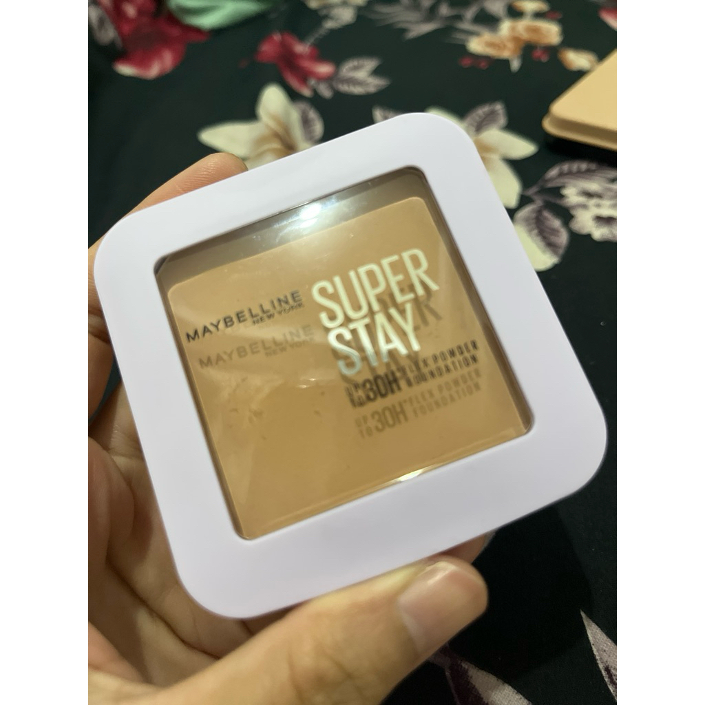 bedak padat/ powder foundation maybelline/ super stay