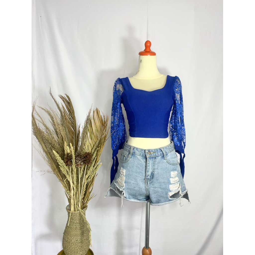 Atasan renda lengan panjang