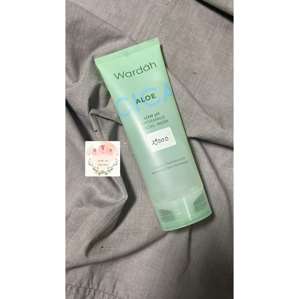 Sabun Cuci Muka Wardah Low pH Hydramild dengan Ekstrak Aloe Vera & Centella Asiatica