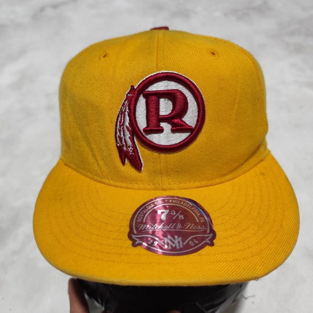 Top snapback Mitchell and ness redskins kuning