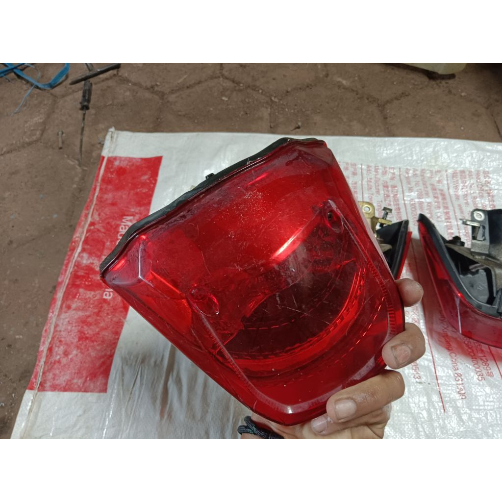 lampu belakang megapro mono