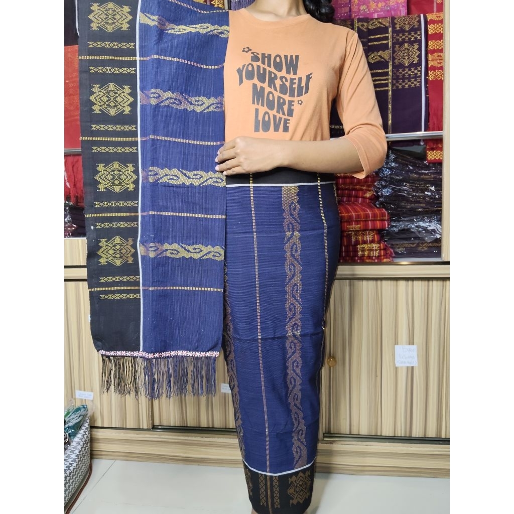 SETELAN SEMI SUTRA MOTIF BULUNG GUNDUR