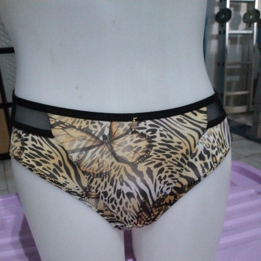 FILA CD Wanita Motif Zebra Size S-M