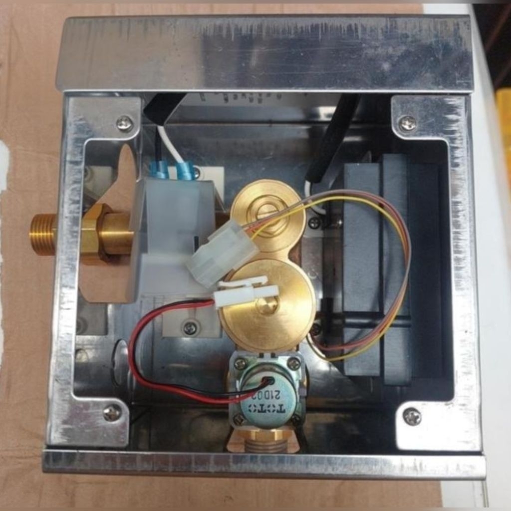 Box Sensor Urinoir TOTO DUE106UEA Pakai listrik (Bekas)