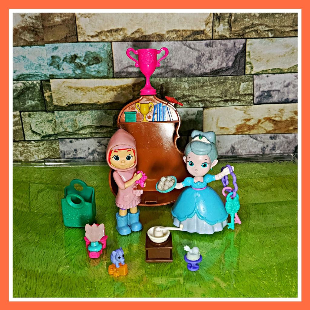 Mainan Karakter Rainbow Ruby x Polly Poket 1 Set Topper Cake No Brand/ Karet Padat / Hobi & Koleksi 