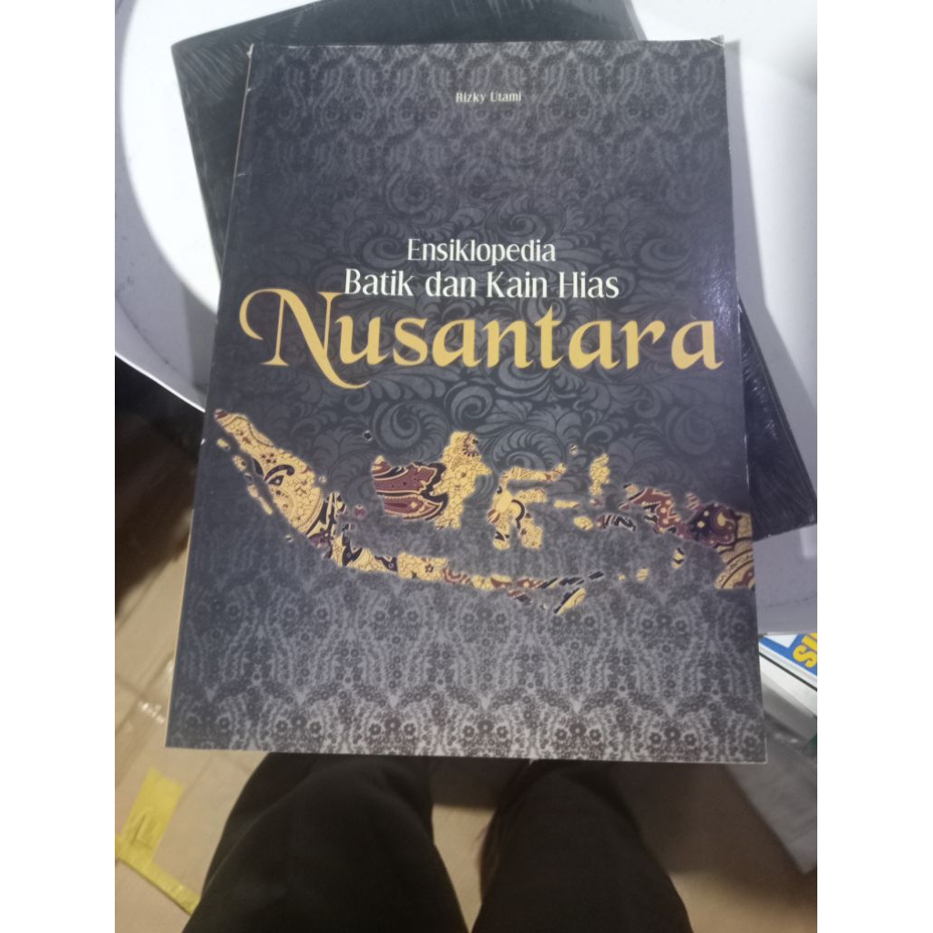 buku ensiklopedia batik Nusantara