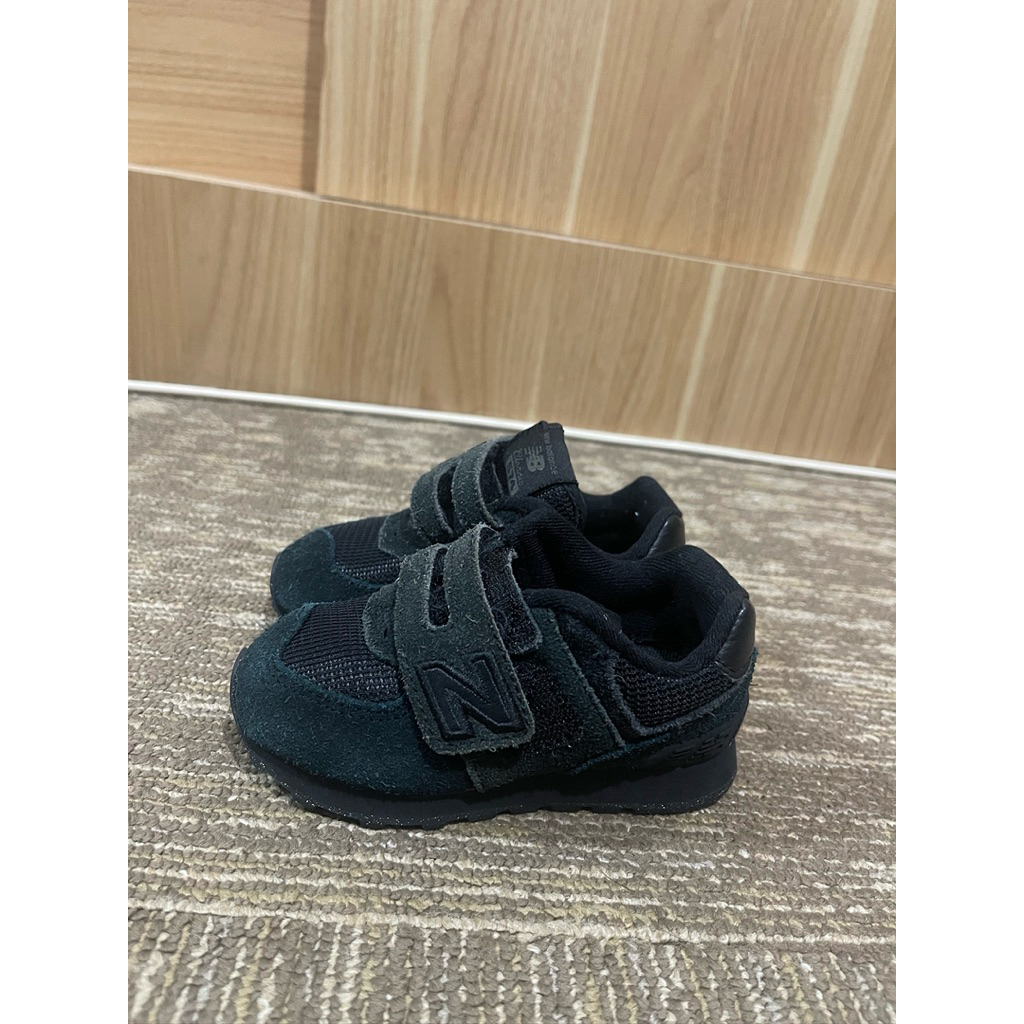 Preloved - New balance 574 Infant Lifestyle Shoes Black (Original)