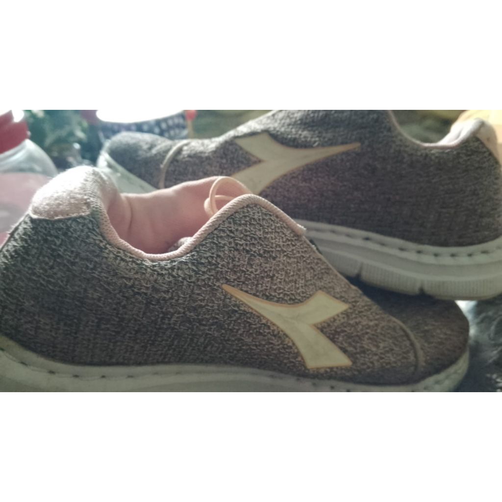 sepatu diadora preloved second ukuran 39