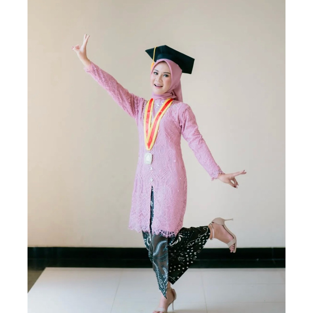 Preloved kebaya wisuda Izara Batik | 1x pakai