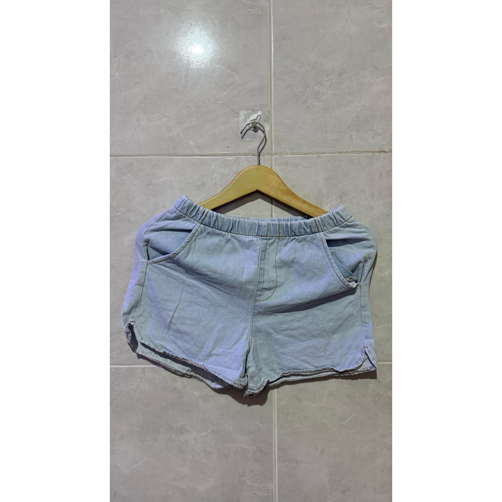 Celana Pendek Jins Wanita Preloved Pemakaian pribadi